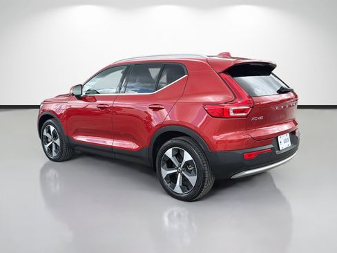 Used 2024 Volvo XC40 B5 Plus AWD/4WD image 5