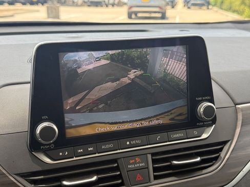 Used 2025 Nissan Altima 2.5 SV FWD image 24