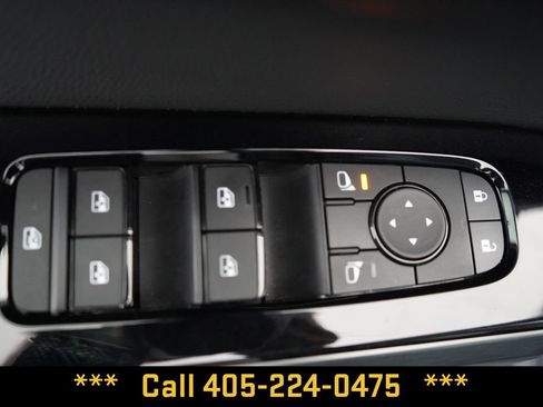 Used 2025 Nissan Pathfinder SL AWD/4WD image 29