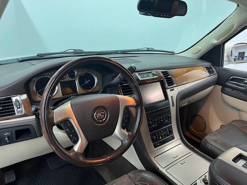 Used 2013 Cadillac Escalade ESV Platinum AWD/4WD image 12