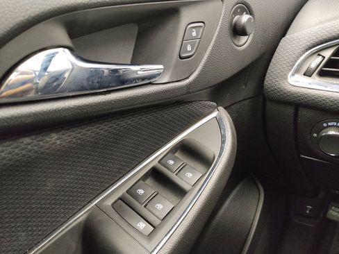 Used 2019 Chevrolet Cruze LT w/ Convenience Package FWD image 27