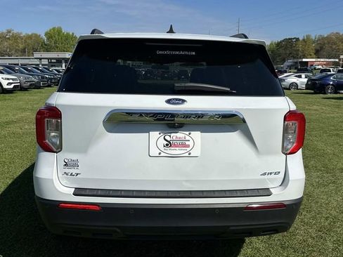 Used 2021 Ford Explorer XLT image 4