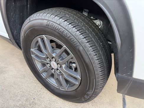 Used 2025 GMC Acadia Elevation image 6