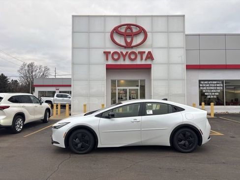 New 2026 Toyota Prius LE image 2