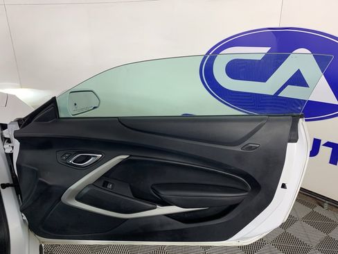 Used 2020 Chevrolet Camaro LT image 31