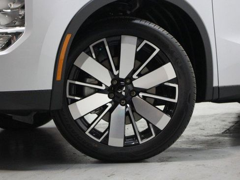 New 2025 Mitsubishi Outlander SE image 3