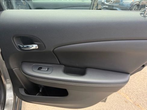 Used 2013 Chrysler 200 Limited FWD image 30