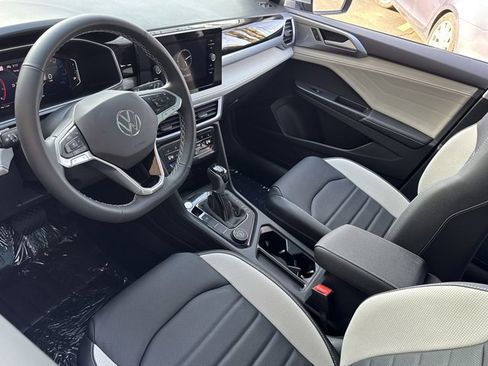 New 2025 Volkswagen Taos SEL image 19