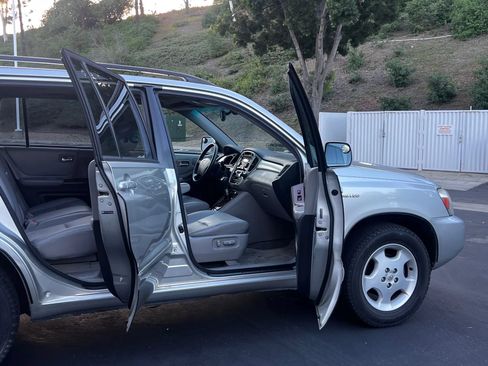 Used 2005 Toyota Highlander 2WD V6 w/ 3rd Row image 27