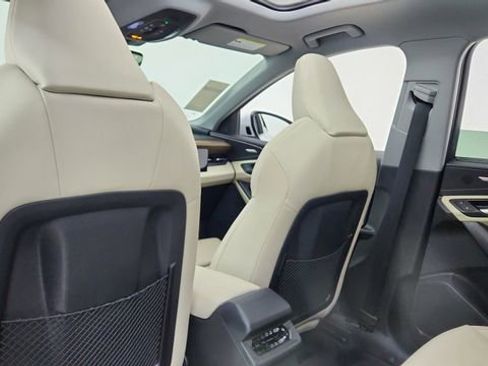 Used 2025 Audi Q6 e-tron Premium Plus image 30