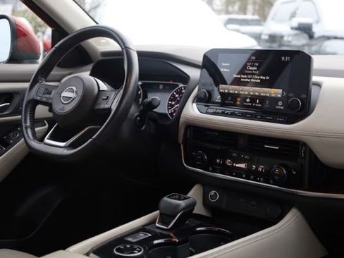 Used 2023 Nissan Rogue SV image 39