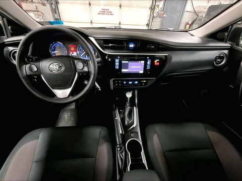 Used 2018 Toyota Corolla LE image 14