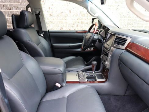 Used 2015 Lexus LX 570 4WD image 25