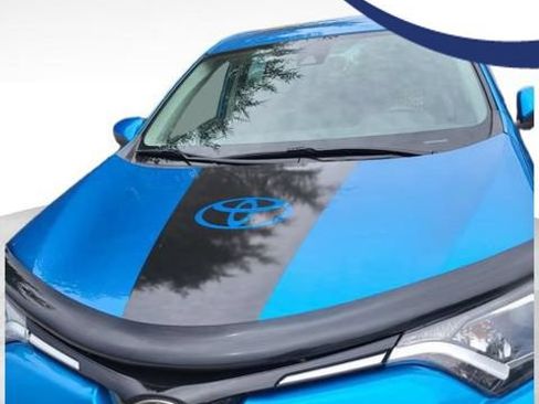 Used 2018 Toyota RAV4 XLE AWD/4WD image 3