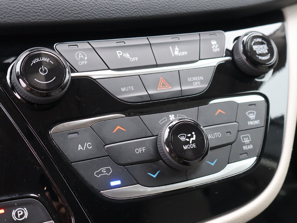 Used 2021 Chrysler Pacifica Touring-L FWD image 33