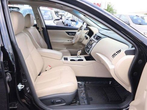 Used 2017 Nissan Altima 2.5 SL w/ Moonroof Package FWD image 27
