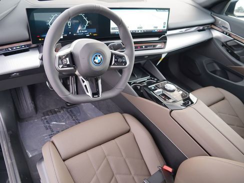 New 2026 BMW i5 eDrive40 w/ M Sport Package AWD/4WD image 12