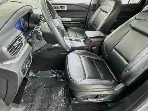 Used 2024 Ford Explorer XLT w/ Equipment Group 202A image 9