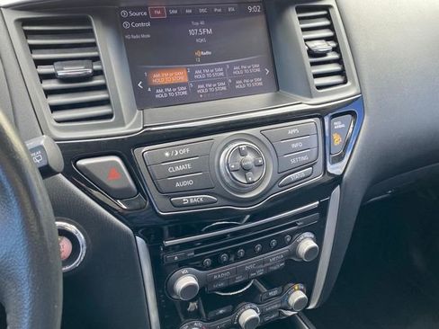 Used 2017 Nissan Pathfinder SV image 19