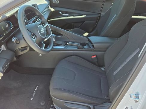 Used 2026 Hyundai Elantra SE FWD image 13