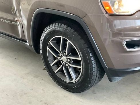 Used 2018 Jeep Grand Cherokee Laredo RWD image 24