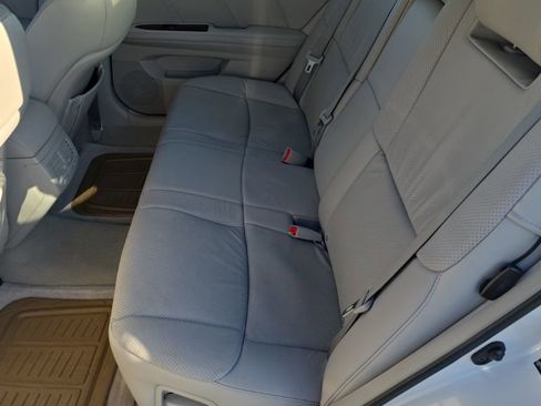 Used 2009 Toyota Avalon XLS image 5