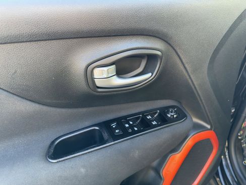 Used 2019 Jeep Renegade Sport image 19