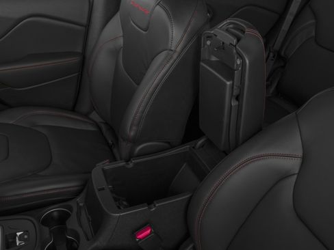 Used 2016 Jeep Cherokee Trailhawk w/ Cold Weather Group image 13