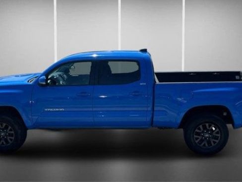 Used 2021 Toyota Tacoma SR5 w/ Technology Package AWD/4WD image 5