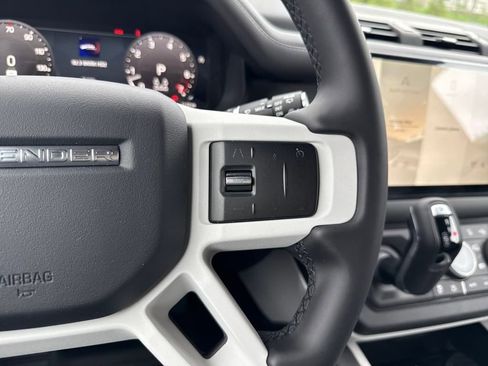 New 2025 Land Rover Defender 130 X-Dynamic SE image 21