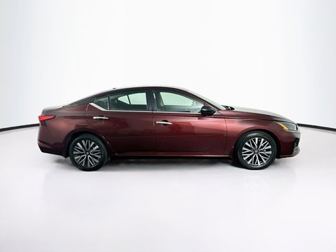 Used 2024 Nissan Altima 2.5 SV FWD image 10