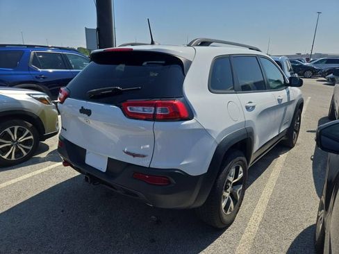 Used 2016 Jeep Cherokee Trailhawk w/ Leather Interior Group AWD/4WD image 2