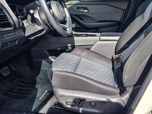 Used 2023 Nissan Rogue SV FWD image 11