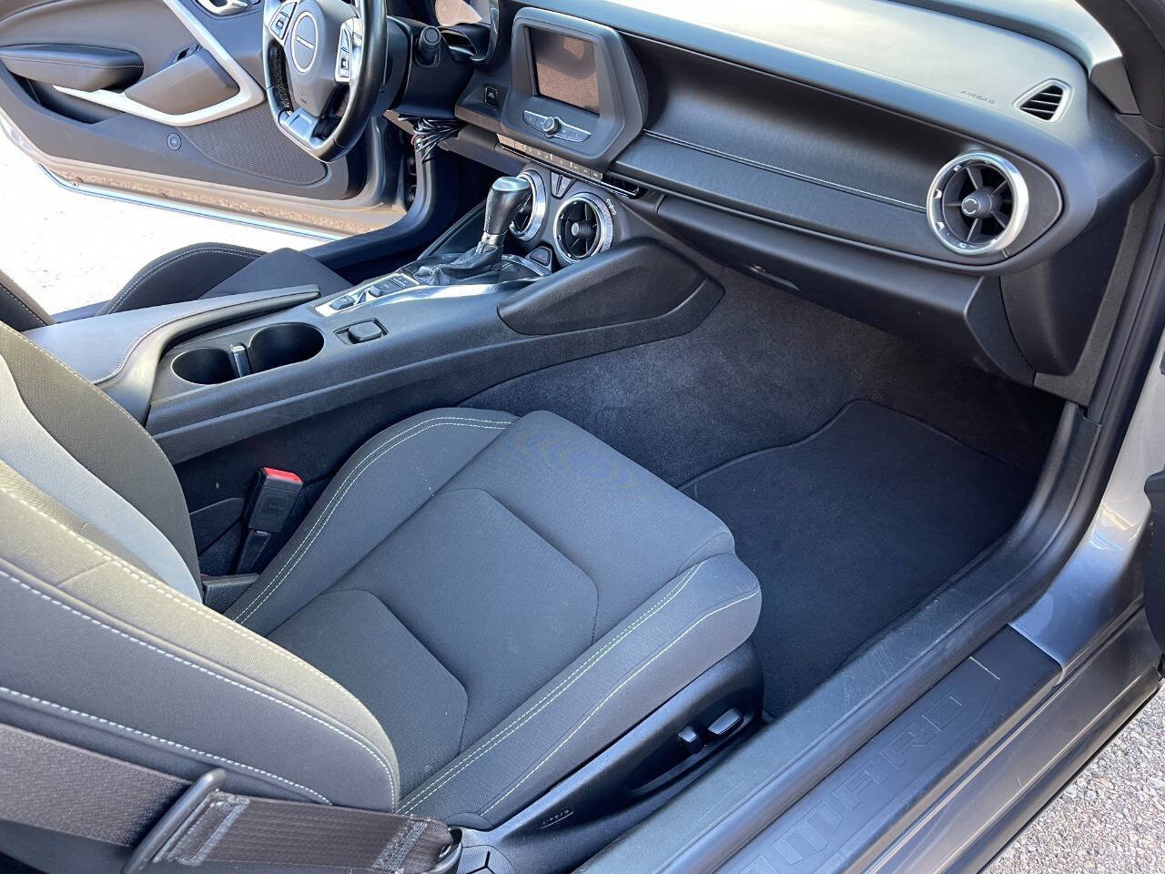 Used 2020 Chevrolet Camaro LT RWD image 16