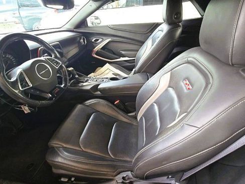 Used 2020 Chevrolet Camaro SS RWD image 6