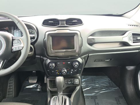 Used 2020 Jeep Renegade Latitude FWD image 12
