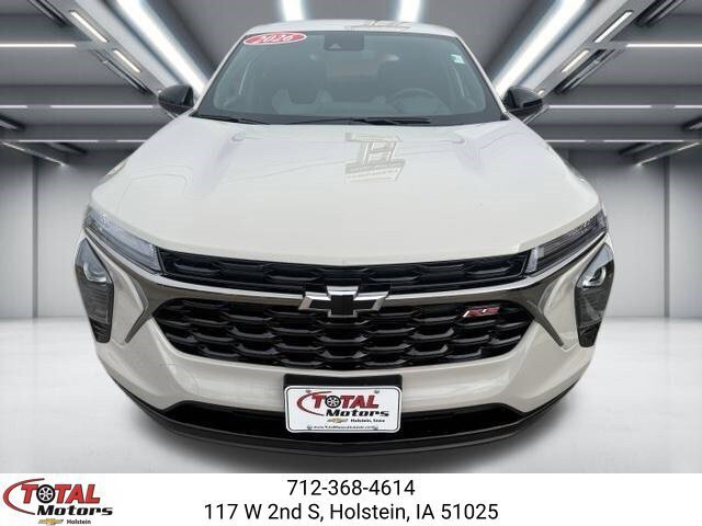 New 2026 Chevrolet Trax RS w/ Driver Confidence Package FWD image 3