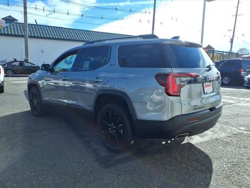 Used 2023 GMC Acadia SLT w/ Elevation Edition image 4