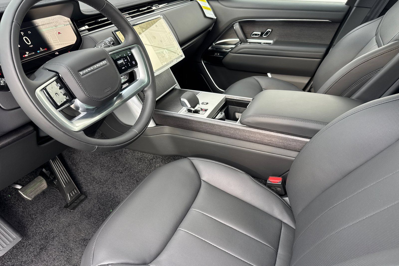 New 2026 Land Rover Range Rover Long Wheelbase SE AWD/4WD image 9