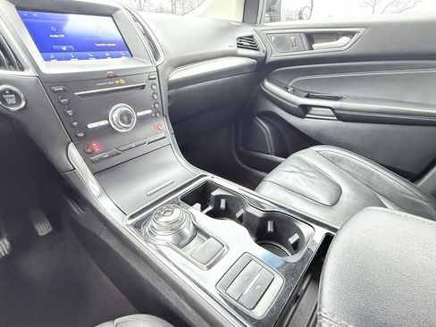 Used 2020 Ford Edge Titanium image 20