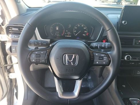 Certified 2025 Honda Pilot Touring image 17