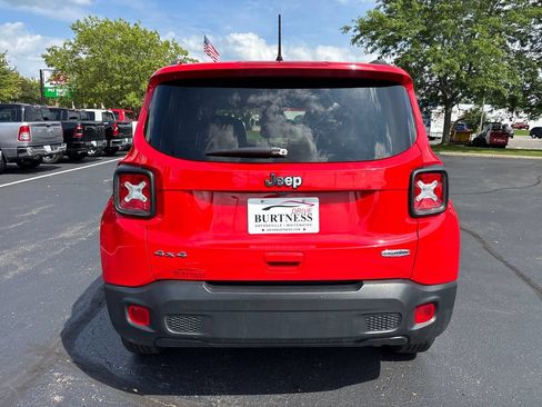 Used 2021 Jeep Renegade Latitude AWD/4WD image 9