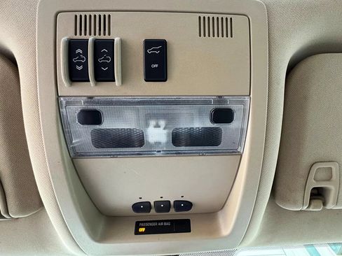 Used 2010 Chevrolet Suburban LTZ RWD image 26