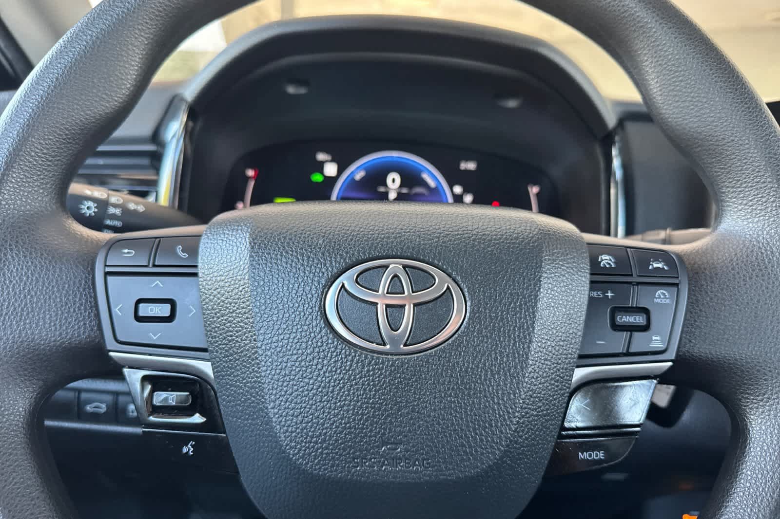 Used 2025 Toyota Camry LE FWD image 23
