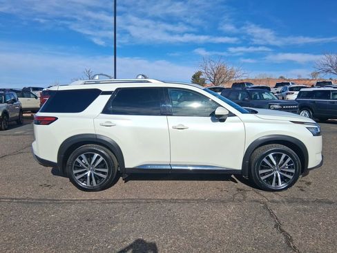 Used 2023 Nissan Pathfinder Platinum image 6