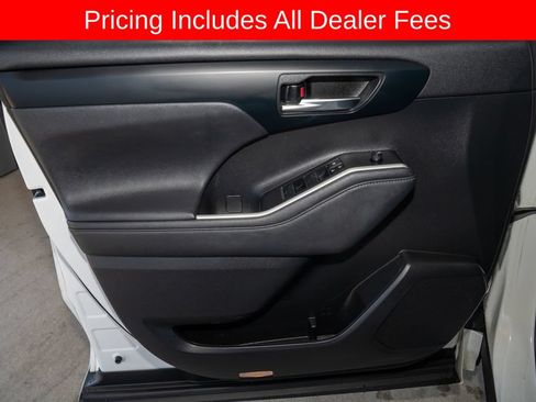 Used 2023 Toyota Highlander XLE FWD image 15