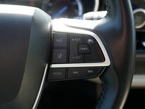 Used 2022 Toyota Highlander XLE image 31