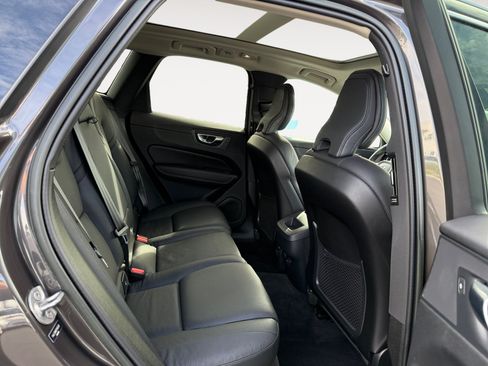 Used 2023 Volvo XC60 B5 Plus AWD/4WD image 18