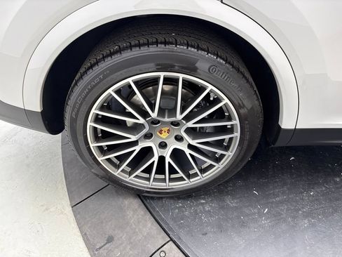 Certified 2023 Porsche Cayenne Platinum Edition AWD/4WD image 16