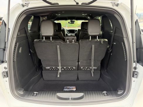 New 2026 Chrysler Pacifica Select image 10